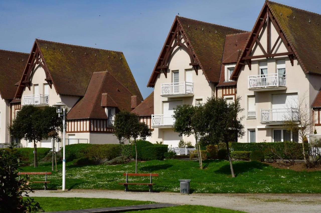 Appartement au pied de la plage - Balcon - Parking Courseulles-sur-Mer Extérieur photo